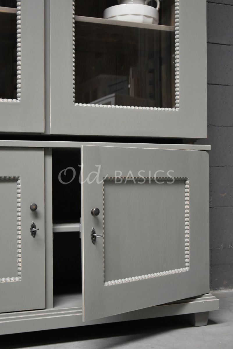 Detail van Vitrinekast Les Boules, 2 deuren, RAL7003, grijs, groen, materiaal hout